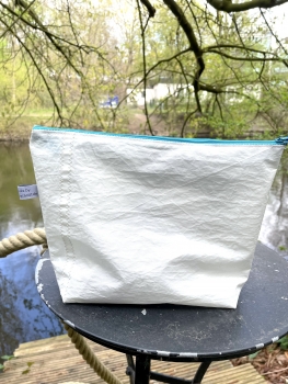 Segeltuchtasche mit blauer 6